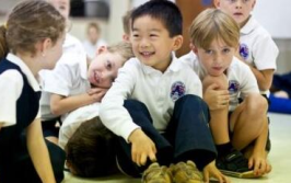 小留学生在美遭虐,美国虐童案敲响警钟”