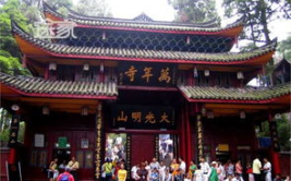 峨眉山万年寺住宿,半山腰的宁静避暑胜地