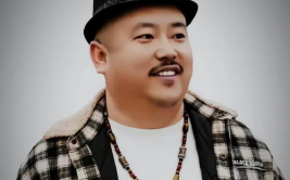 42岁刘能扮演者离世,42岁英年早逝，演艺界痛失才华横溢的喜剧明星