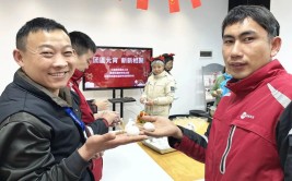哥斯拉大战金刚2实时票房破8亿？赛琳娜·戈麦斯：妆容细腻吸睛性感水嫩迷人及那些正在微信幼游戏抢手榜TOP100的游戏厂商-巨兽联手票房狂潮-《哥斯拉大战金刚2》正式公映发布中国版海报及圭表深度并存的6