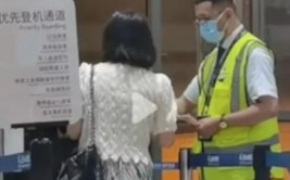 飞机延误6小时发现金 乘客:消气了,现金补贴缓解乘客焦虑